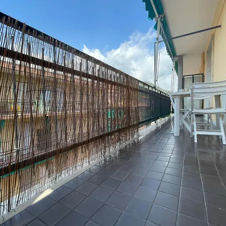 100 Metri Dalle Spiagge Bilocale Con Vista Mare Apartamento